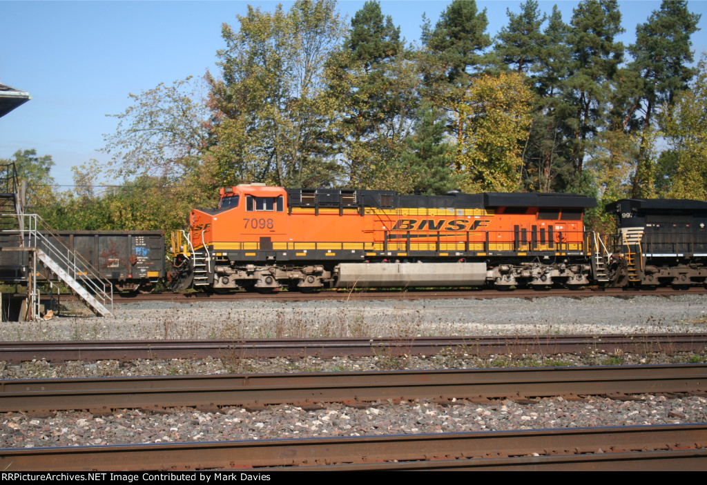 BNSF 7098